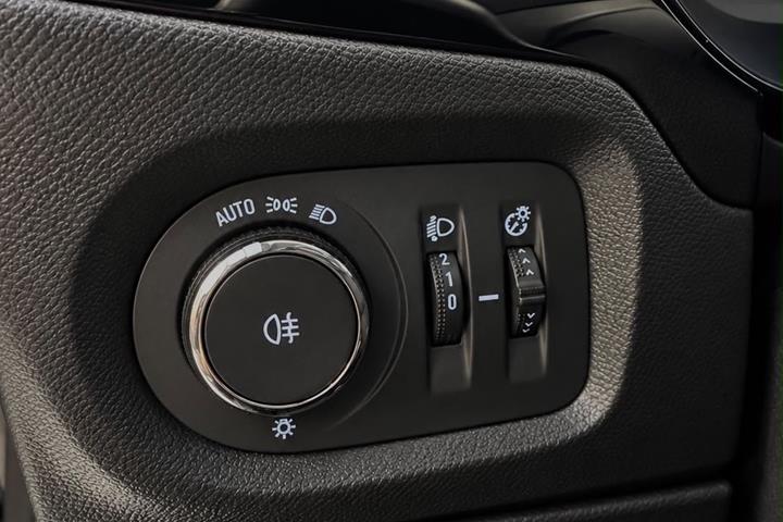 Grå Opel Corsa-e fra 2022