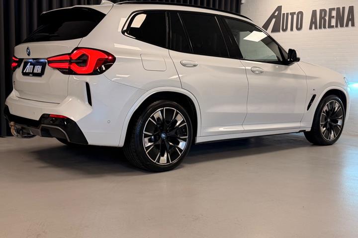 Hvid BMW iX3 fra 2022