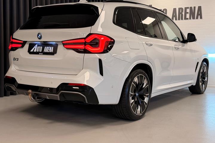 Hvid BMW iX3 fra 2022