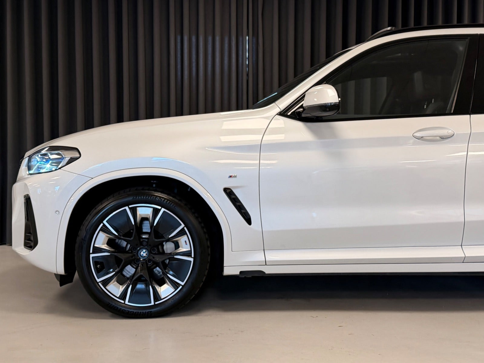 Hvid BMW iX3 fra 2022