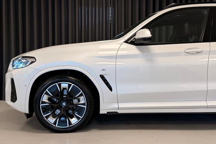 Hvid BMW iX3 fra 2022