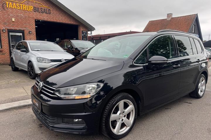 Sort VW Touran fra 2018