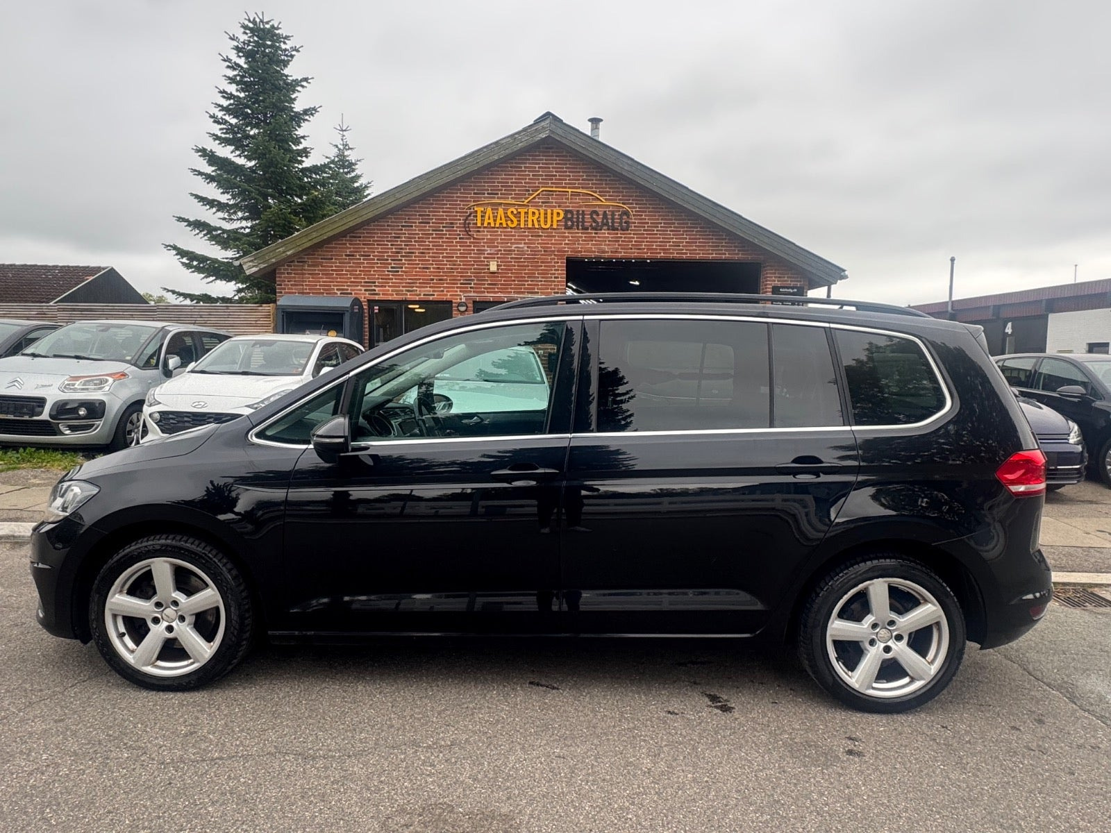 Sort VW Touran fra 2018