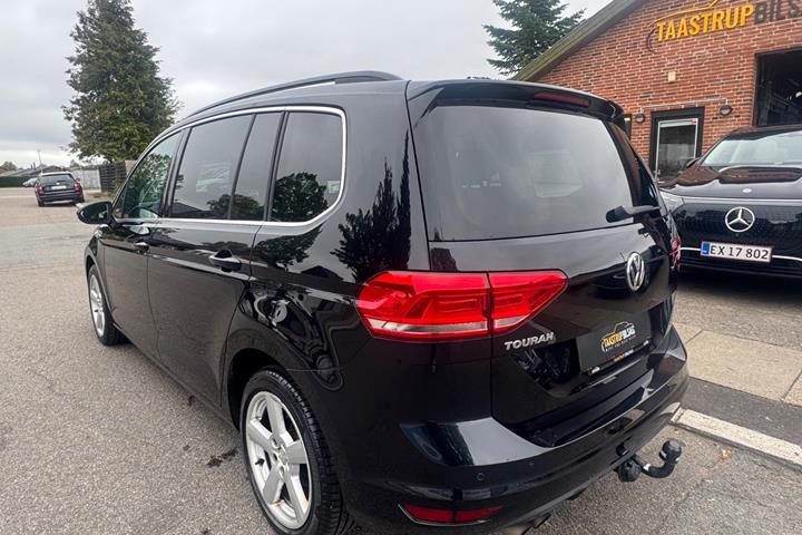 Sort VW Touran fra 2018