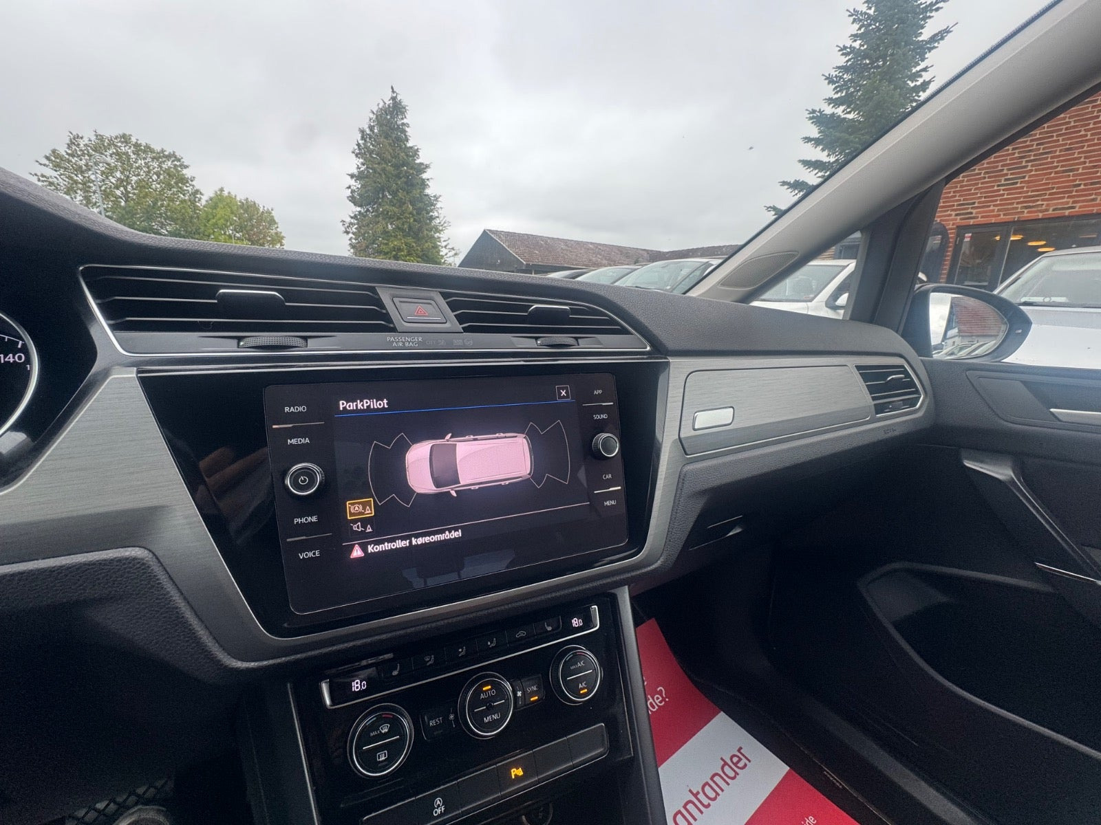 Sort VW Touran fra 2018