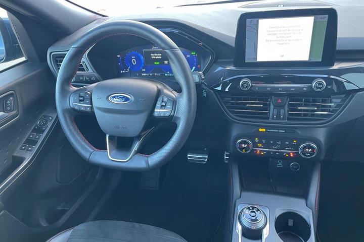 Blå Ford Kuga fra 2020