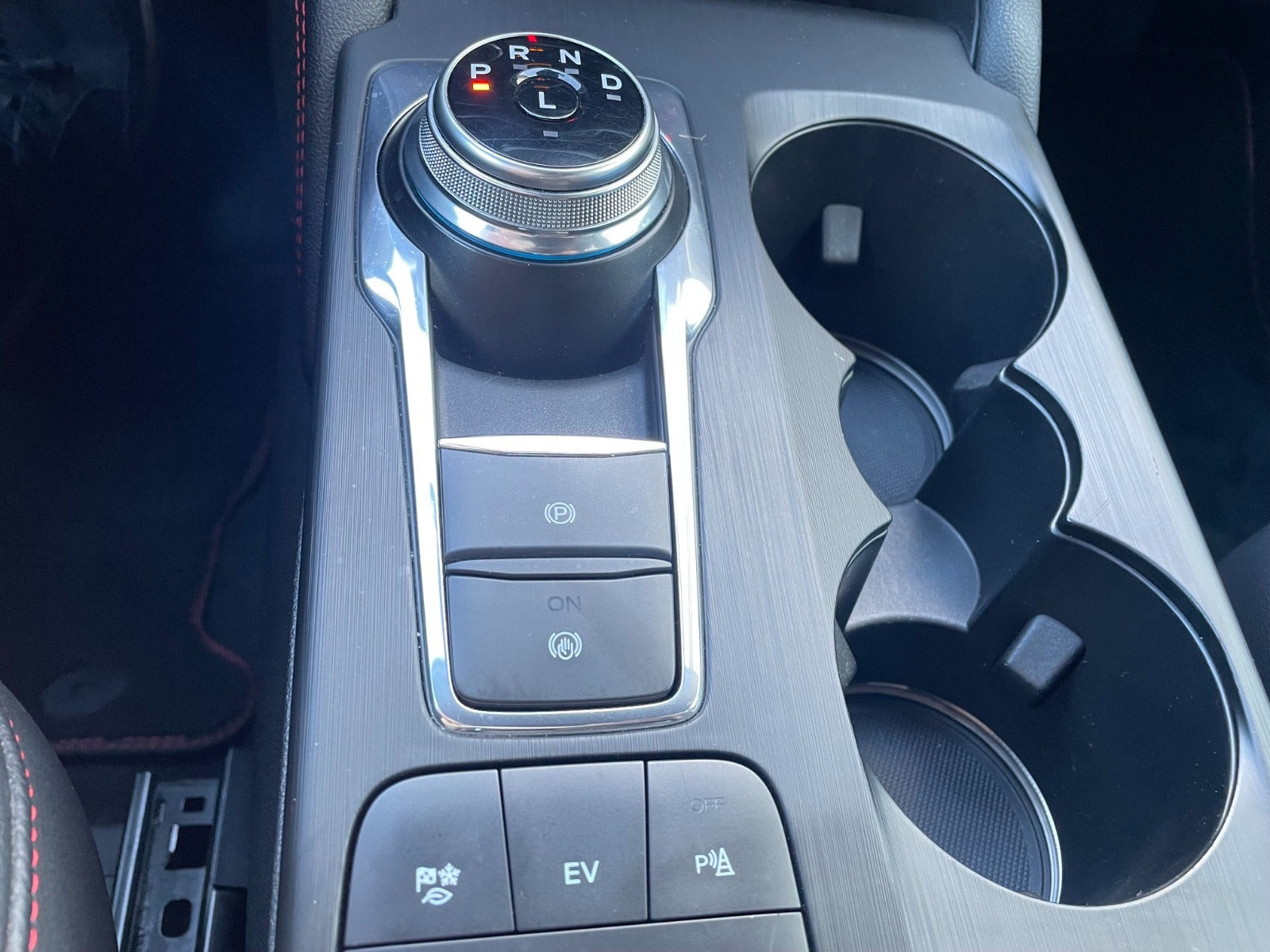 Blå Ford Kuga fra 2020