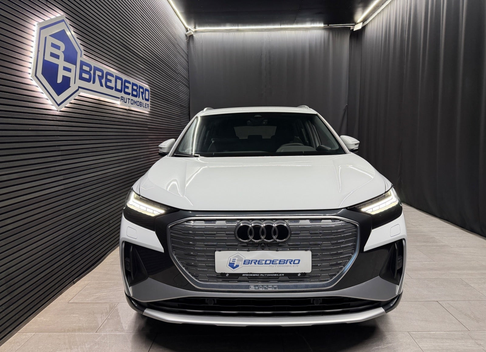 Hvid Audi Q4 e-tron fra 2025