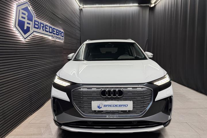 Hvid Audi Q4 e-tron fra 2025