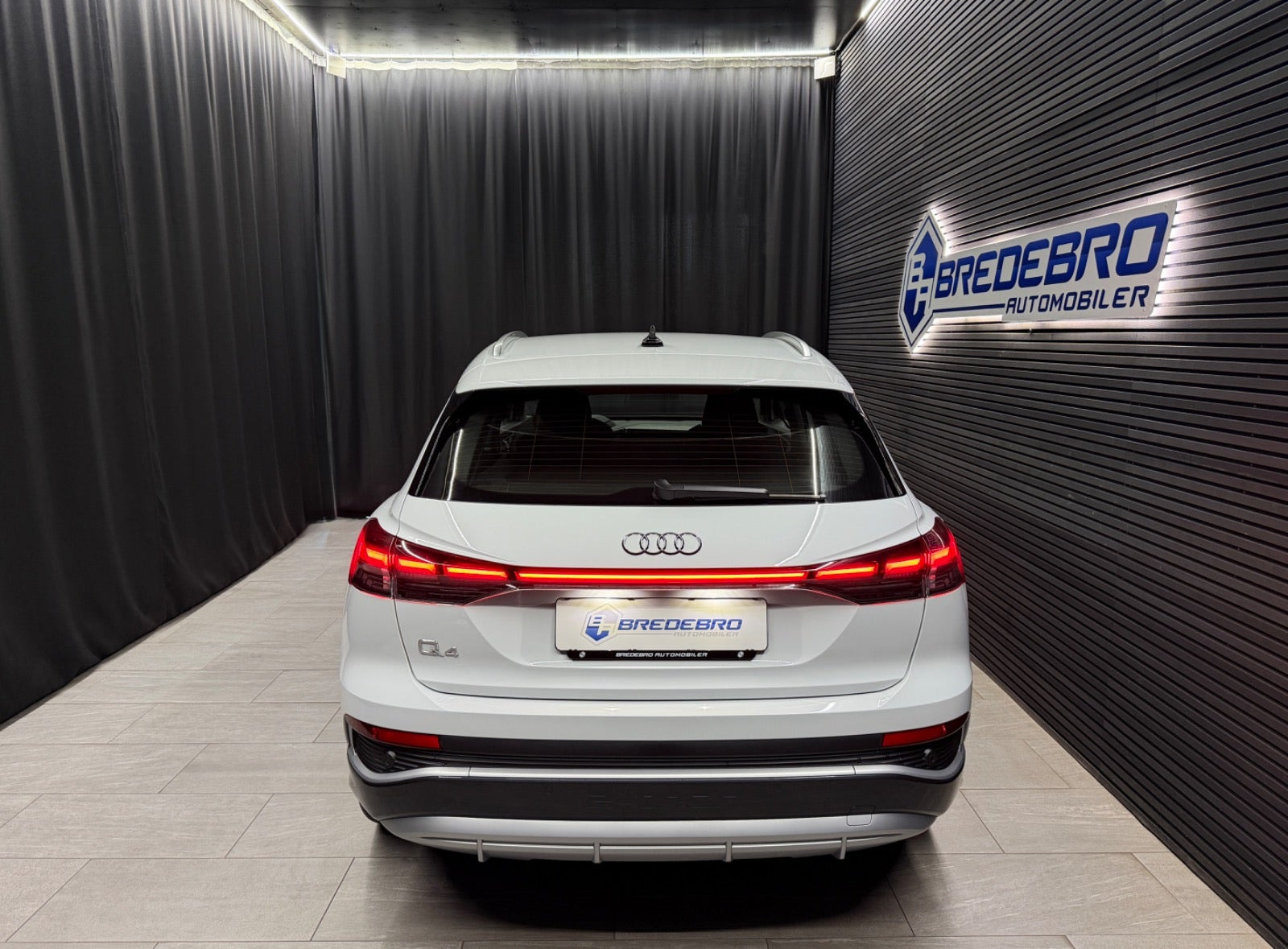 Hvid Audi Q4 e-tron fra 2025
