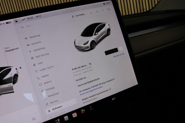 Grøn Tesla Model 3 fra 2021
