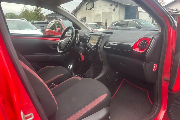 Rød Toyota Aygo fra 2018