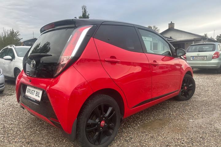 Rød Toyota Aygo fra 2018
