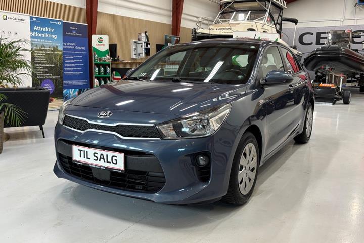 Blå Kia Rio fra 2017