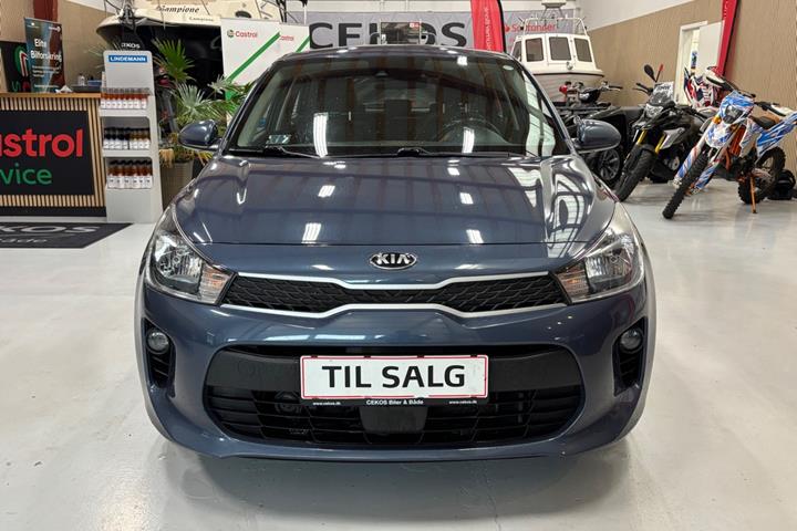 Blå Kia Rio fra 2017