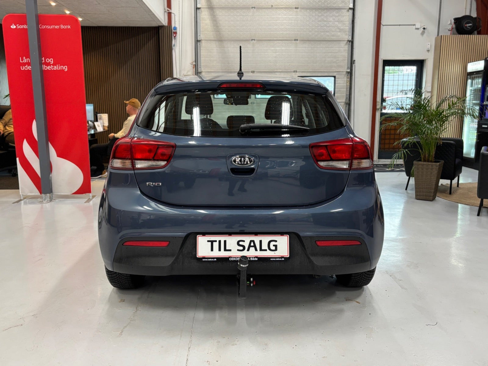 Blå Kia Rio fra 2017