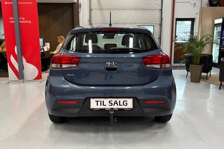 Blå Kia Rio fra 2017