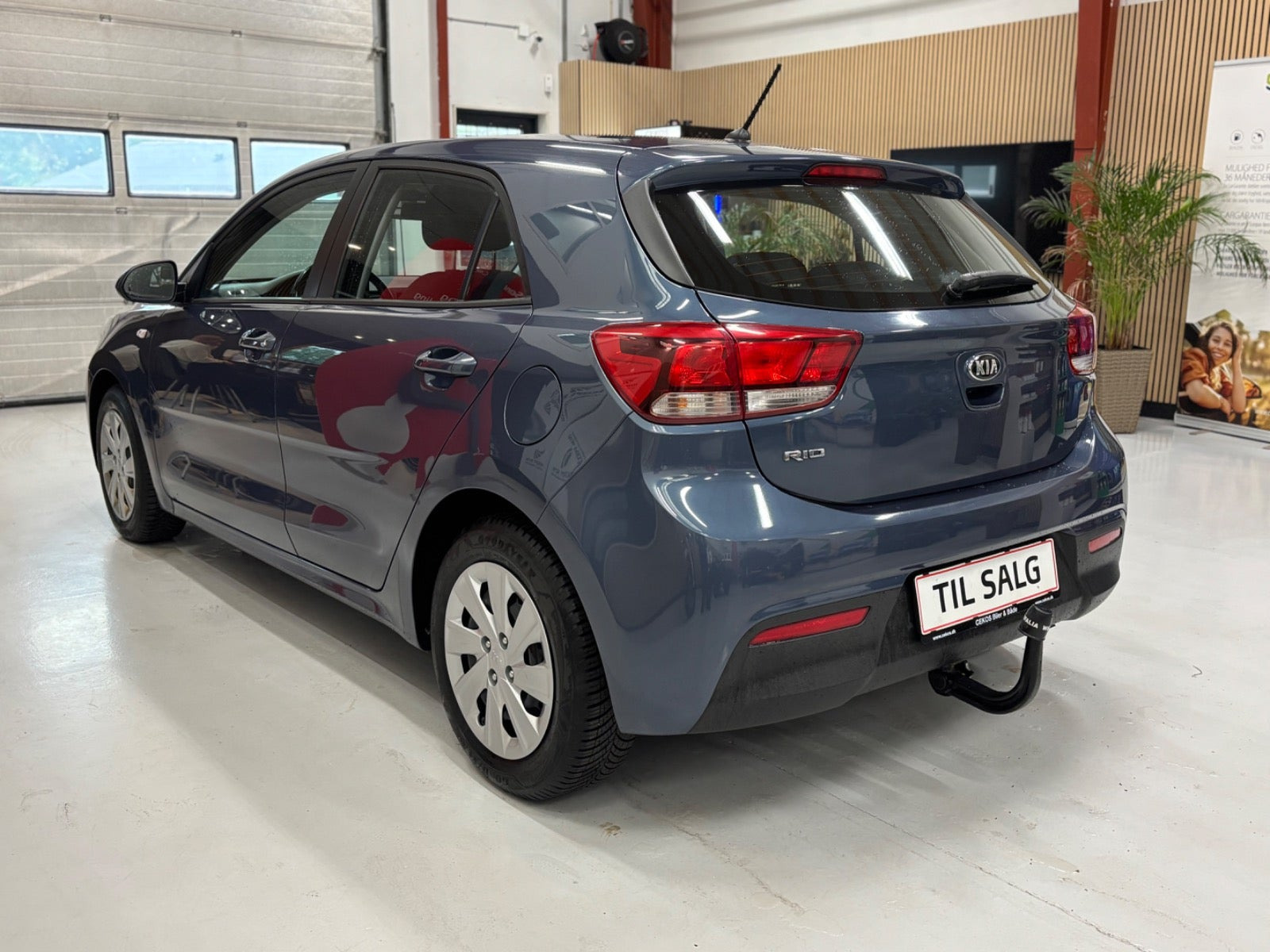 Blå Kia Rio fra 2017