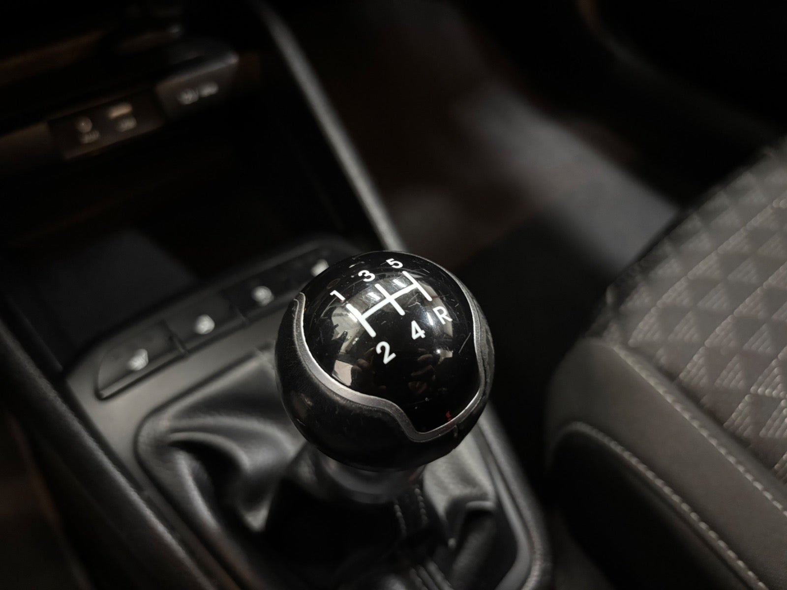 Blå Kia Rio fra 2017