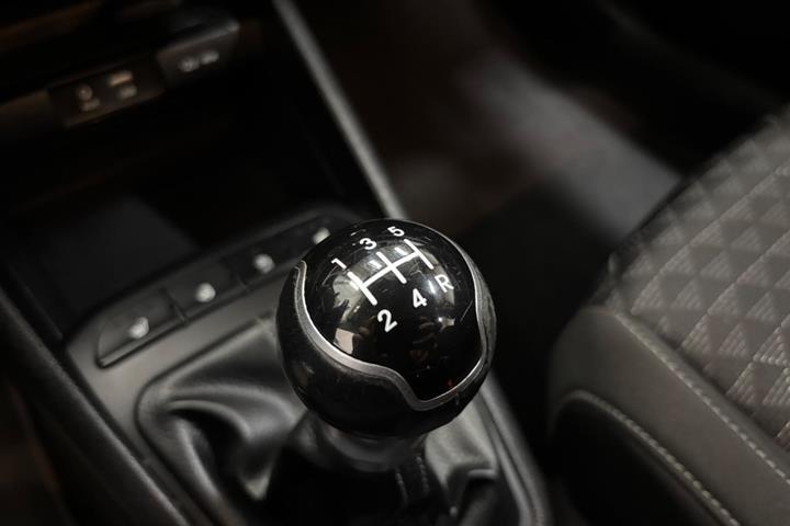 Blå Kia Rio fra 2017