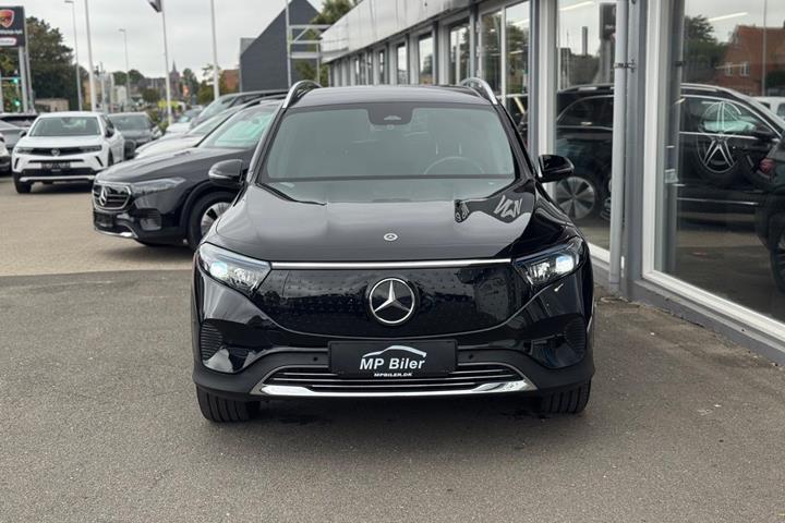 Sort Mercedes EQB300 fra 2024