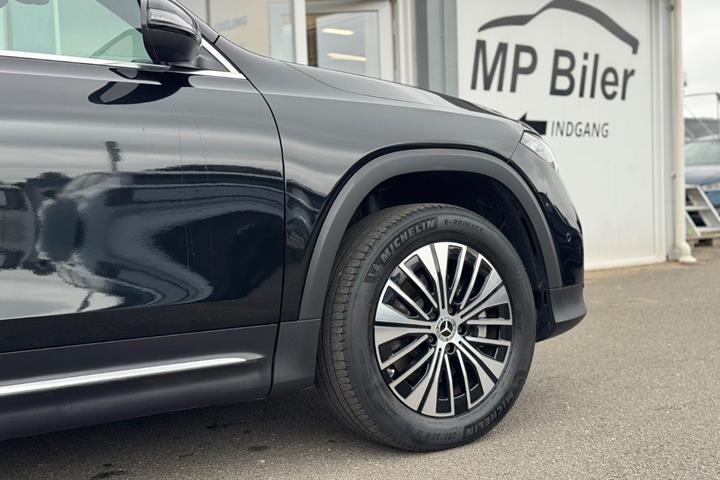 Sort Mercedes EQB300 fra 2024