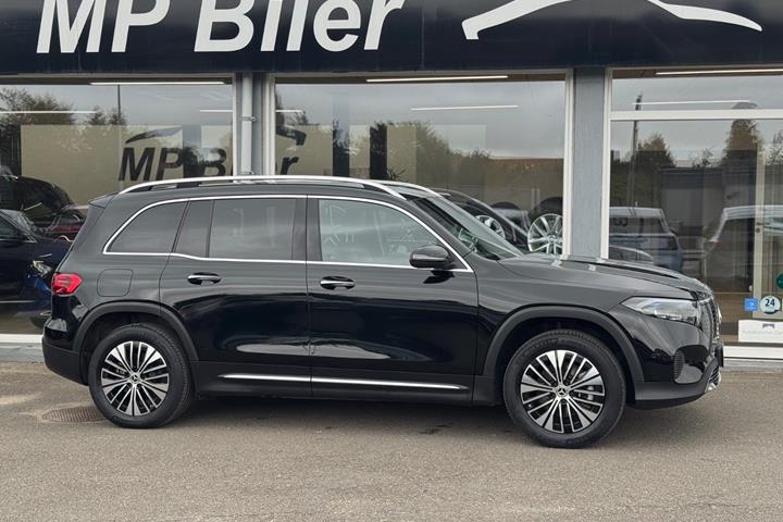 Sort Mercedes EQB300 fra 2024