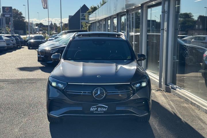 Grå Mercedes EQB300 fra 2022