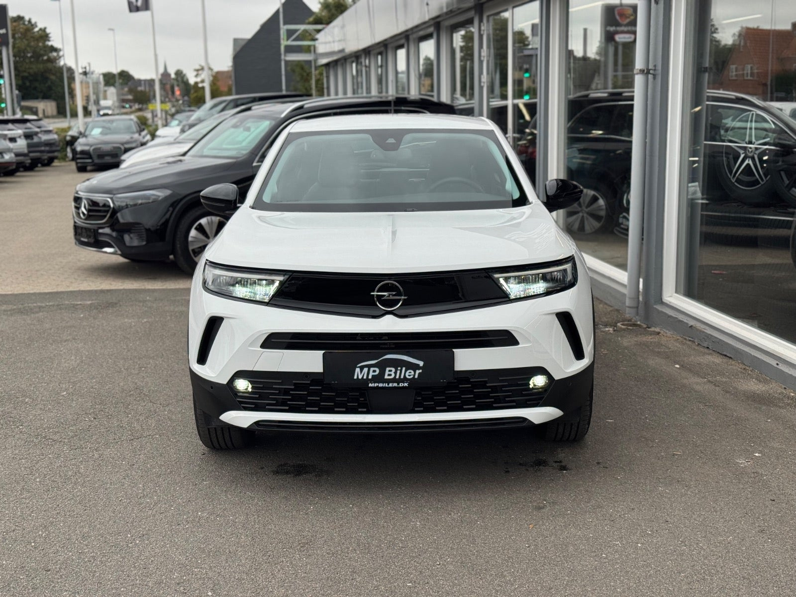 Hvid Opel Mokka-e fra 2024