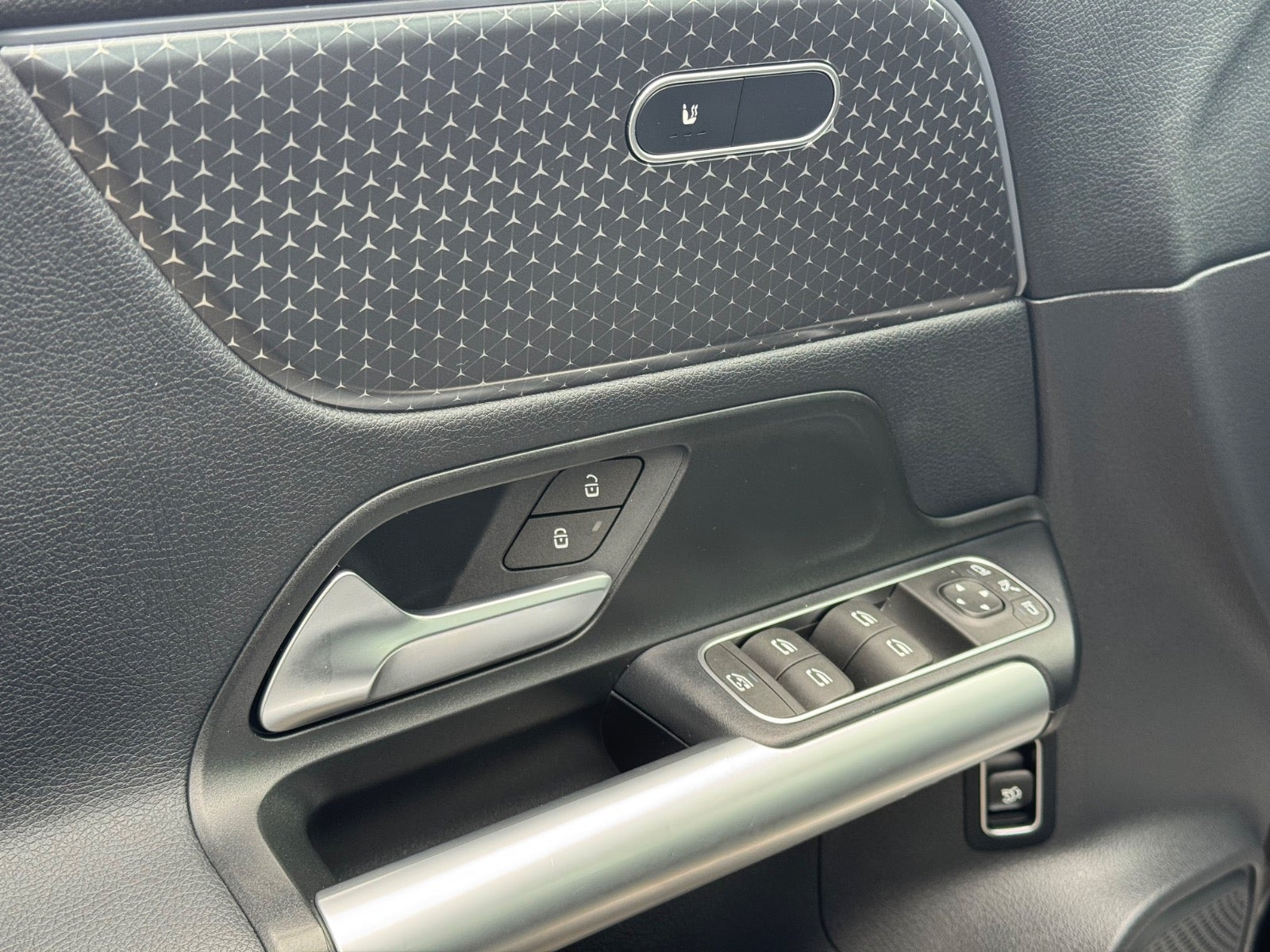 Sort Mercedes EQA250+ fra 2024