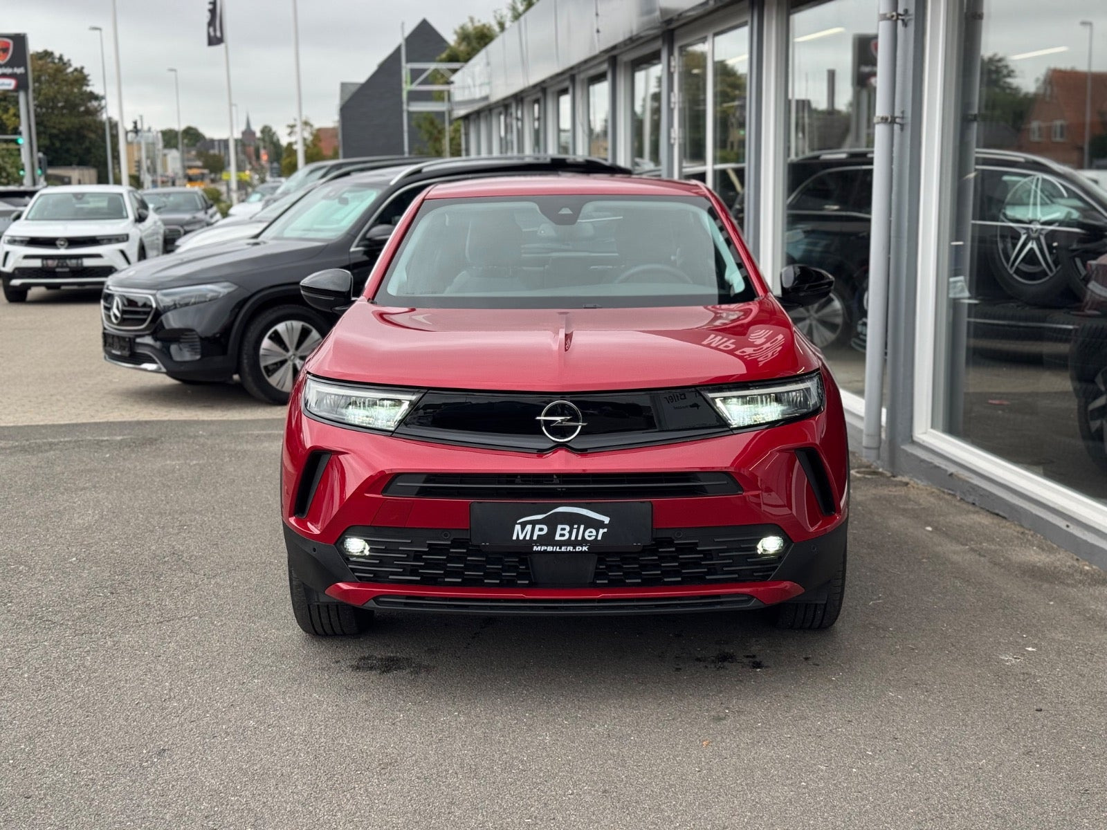 Rød Opel Mokka-e fra 2024