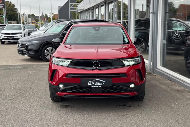 Rød Opel Mokka-e fra 2024