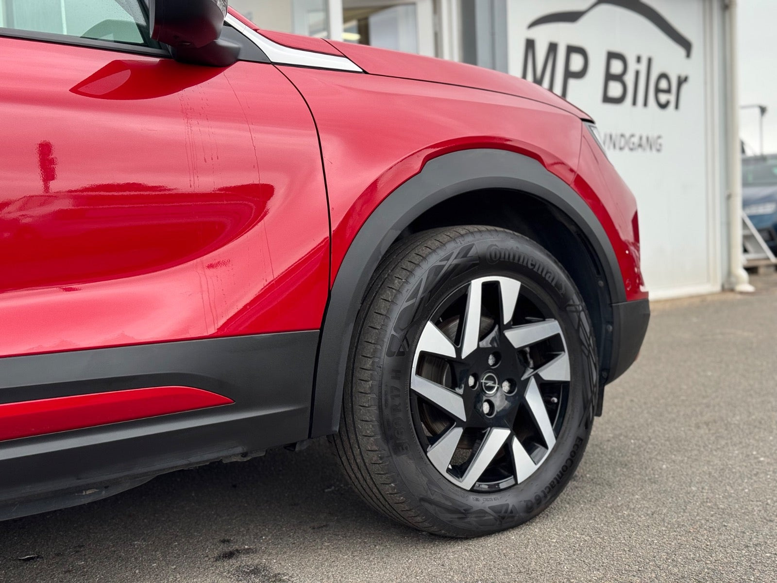 Rød Opel Mokka-e fra 2024