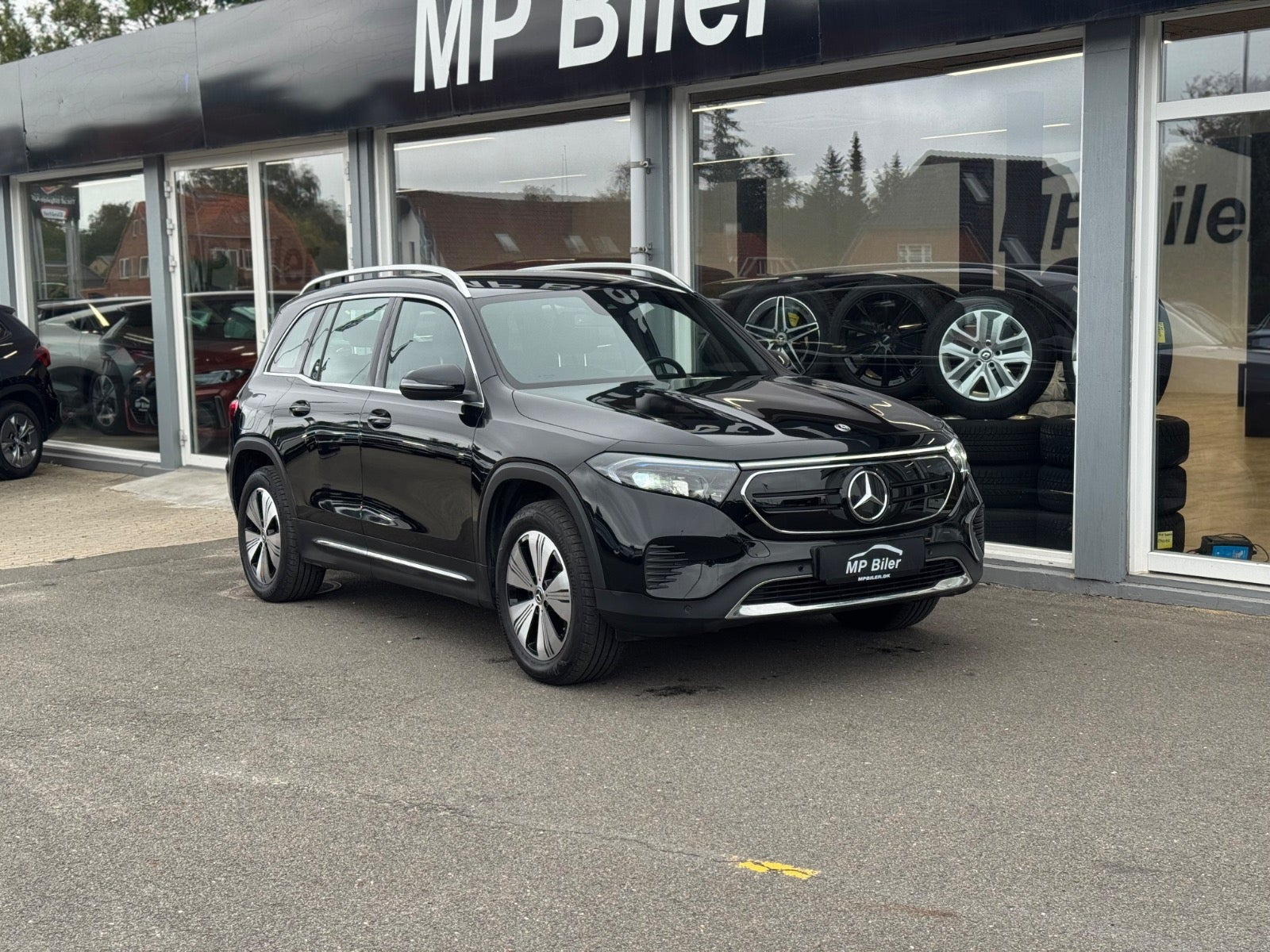 Sort Mercedes EQB250+ fra 2024