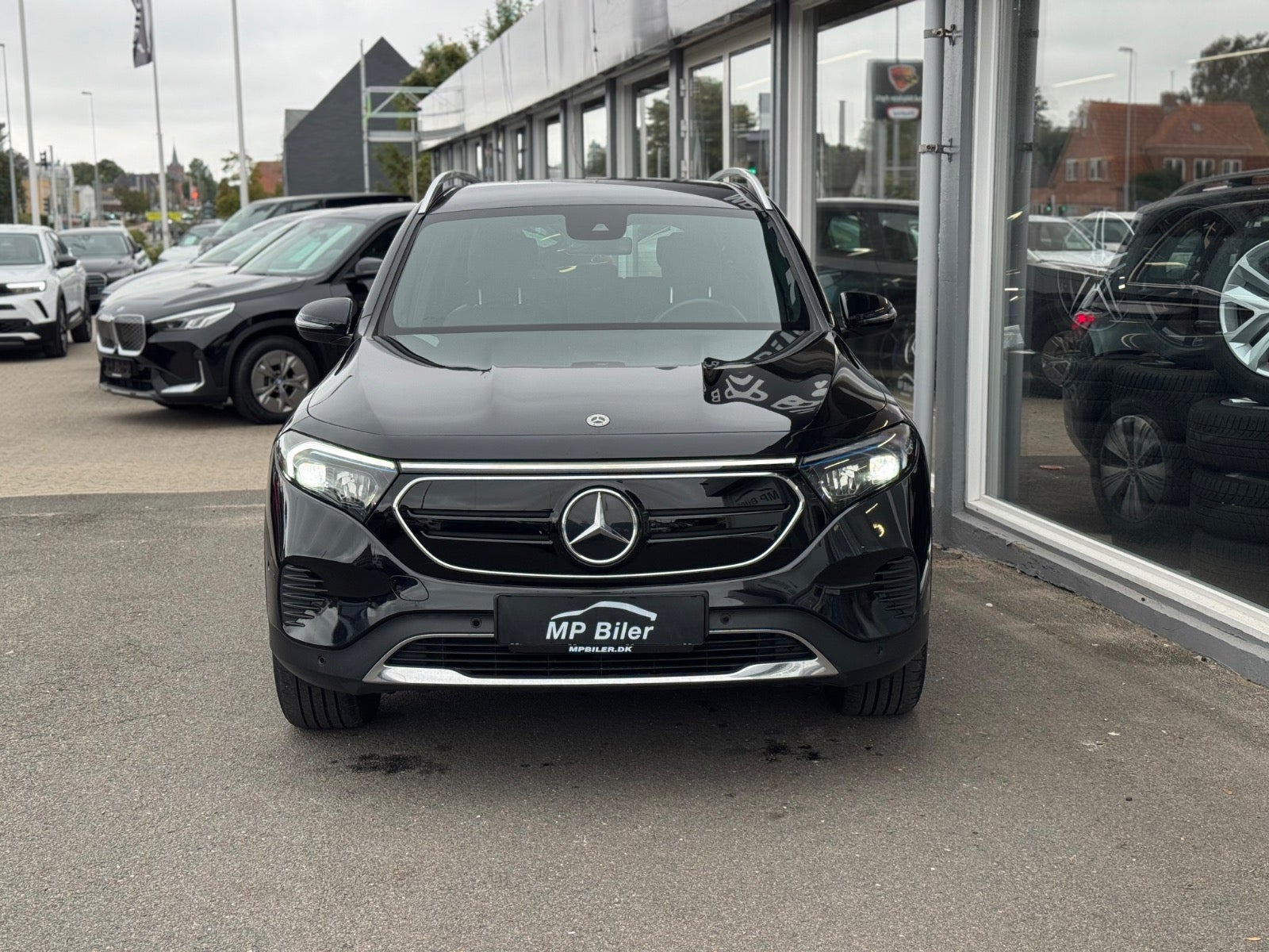 Sort Mercedes EQB250+ fra 2024
