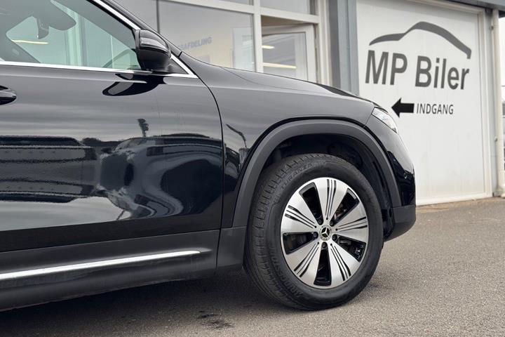 Sort Mercedes EQB250+ fra 2024