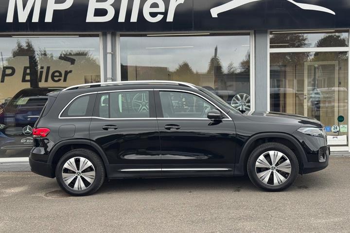 Sort Mercedes EQB250+ fra 2024