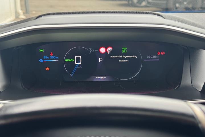 Blå Peugeot e-208 fra 2024