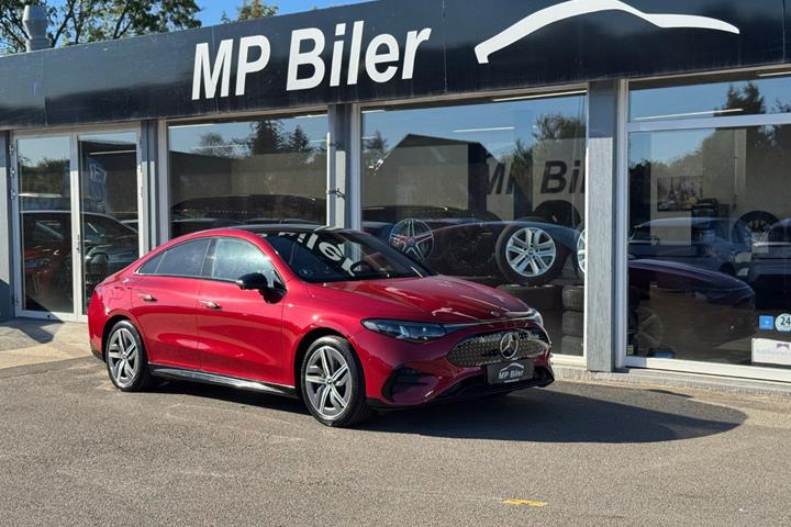 Rød Mercedes CLA250+ fra 2025