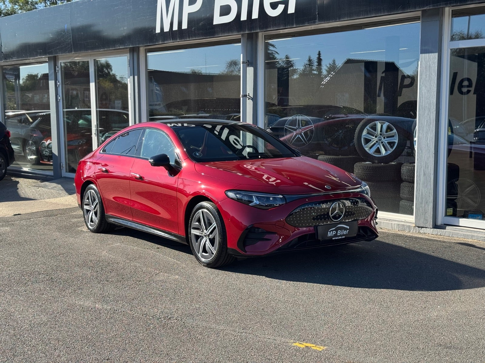 Rød Mercedes CLA250+ fra 2025