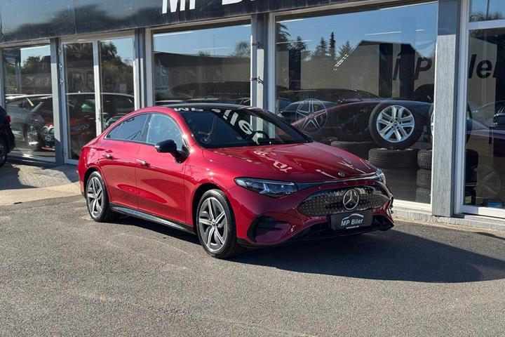 Rød Mercedes CLA250+ fra 2025