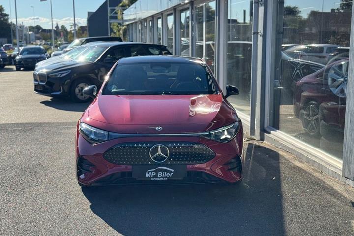 Rød Mercedes CLA250+ fra 2025