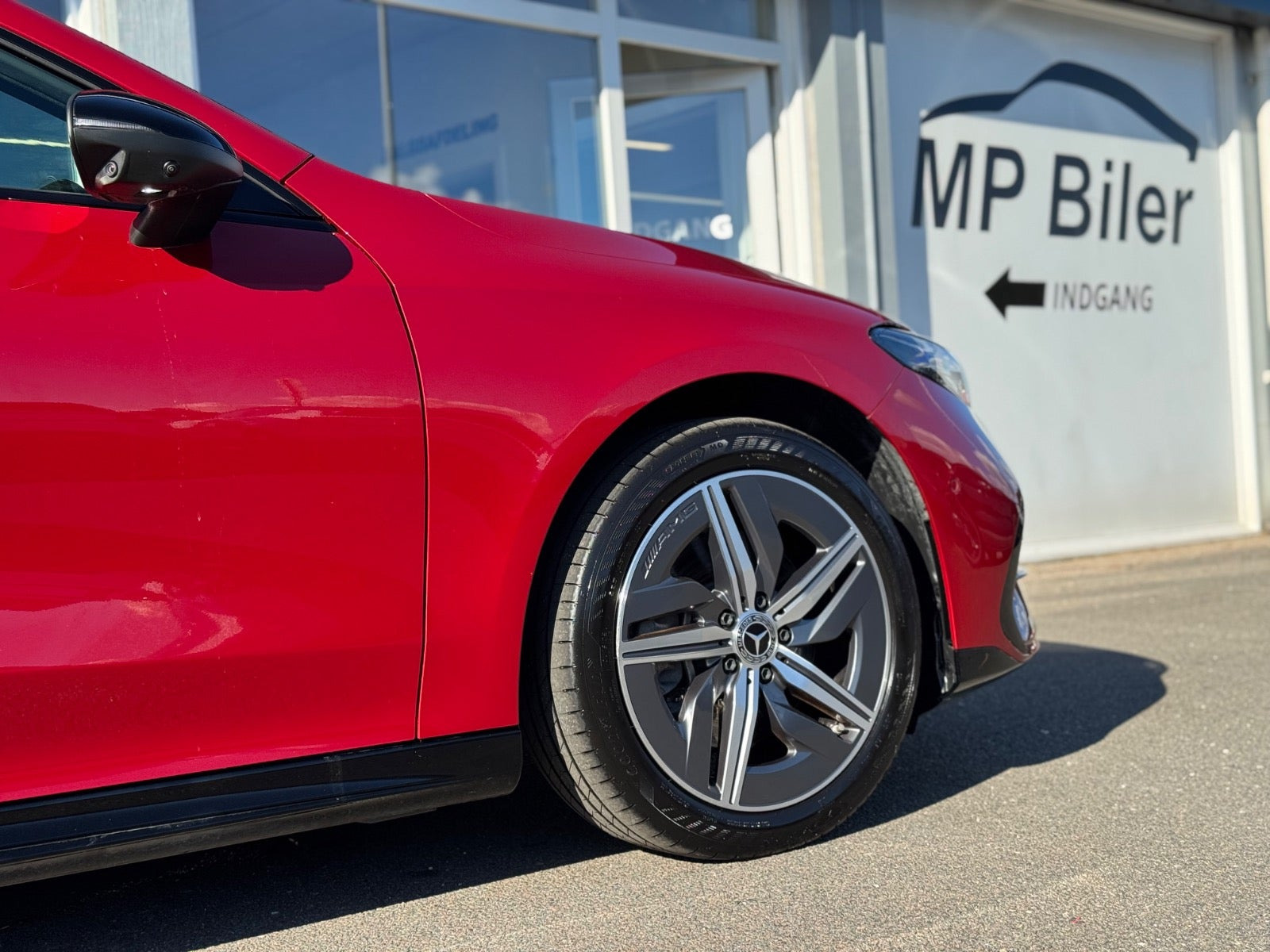 Rød Mercedes CLA250+ fra 2025