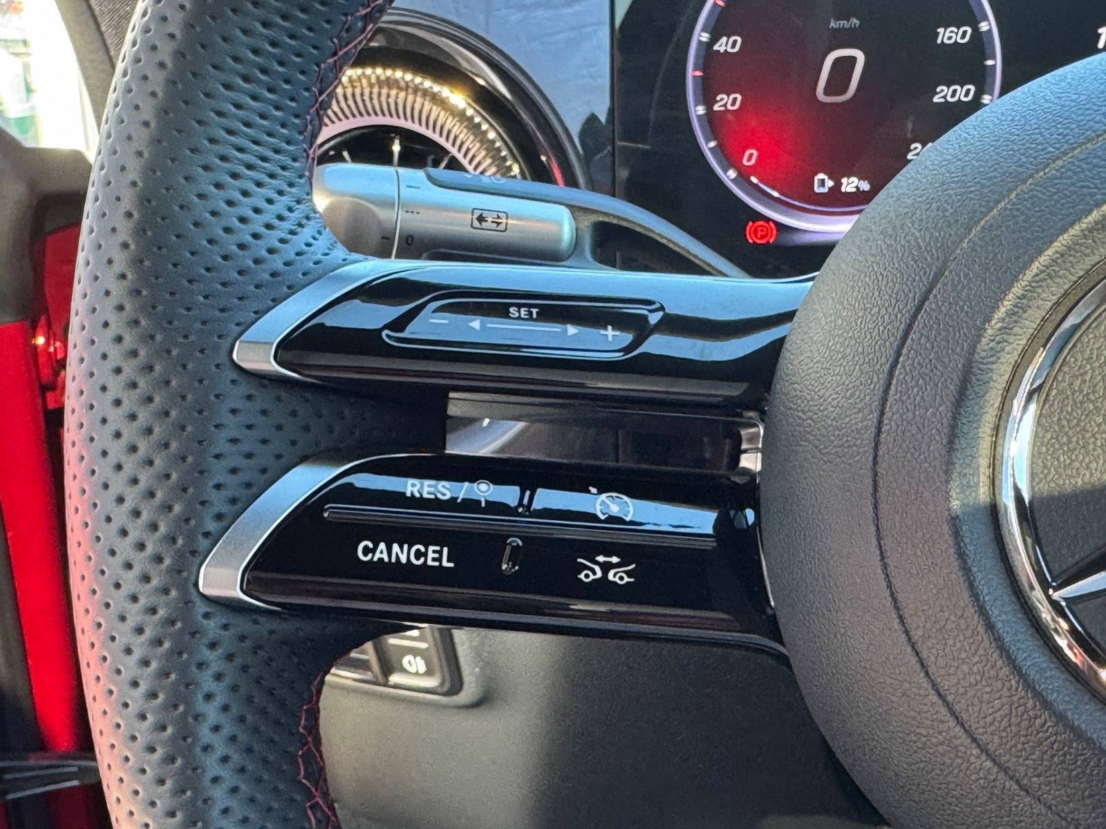 Rød Mercedes CLA250+ fra 2025