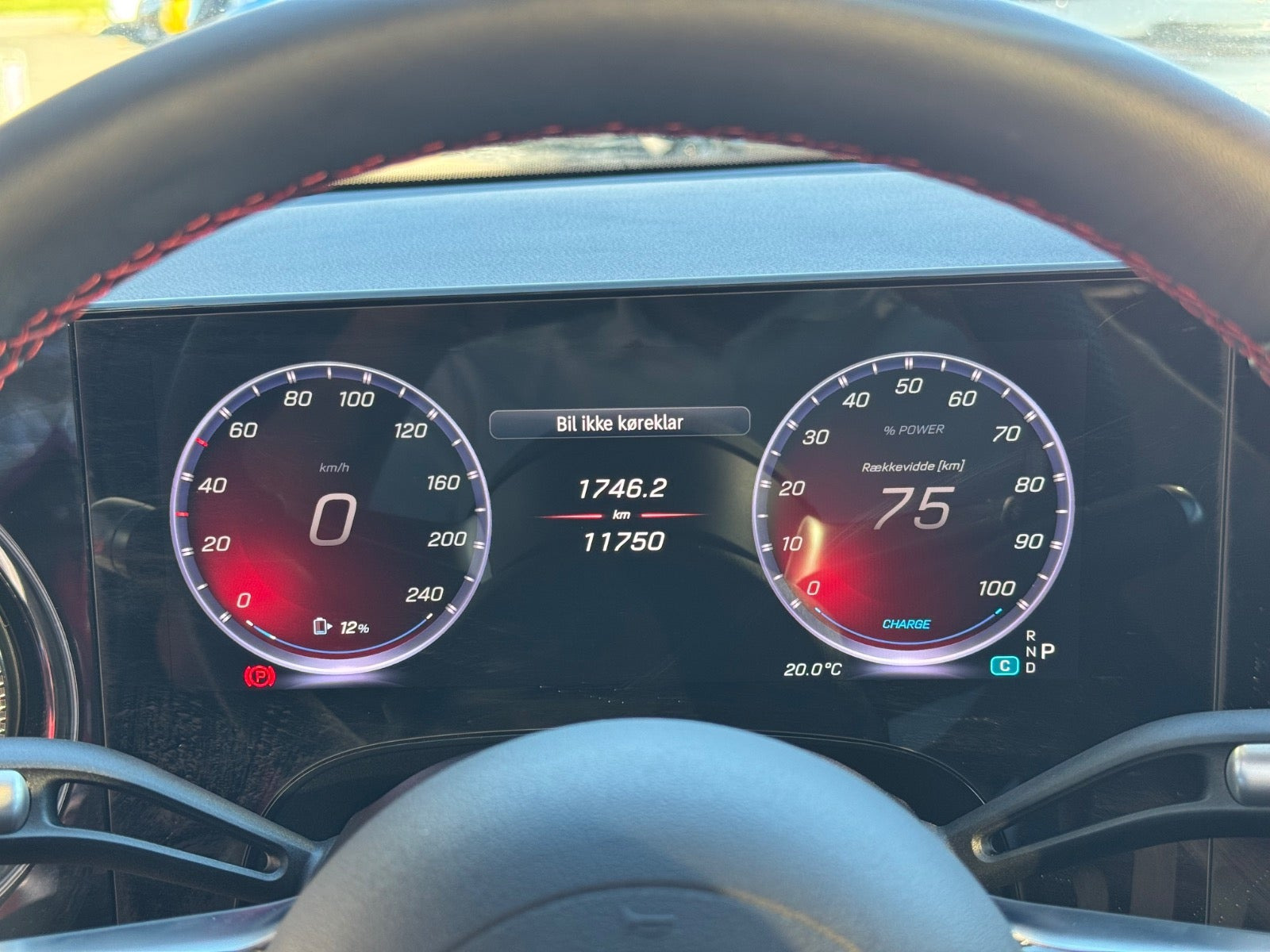 Rød Mercedes CLA250+ fra 2025