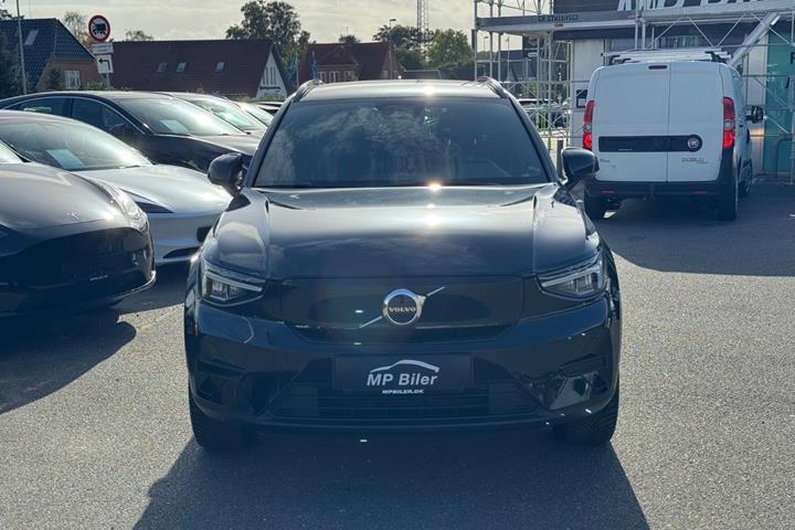 Sort Volvo XC40 fra 2024
