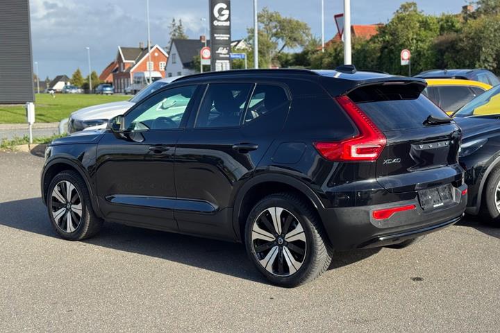 Sort Volvo XC40 fra 2024