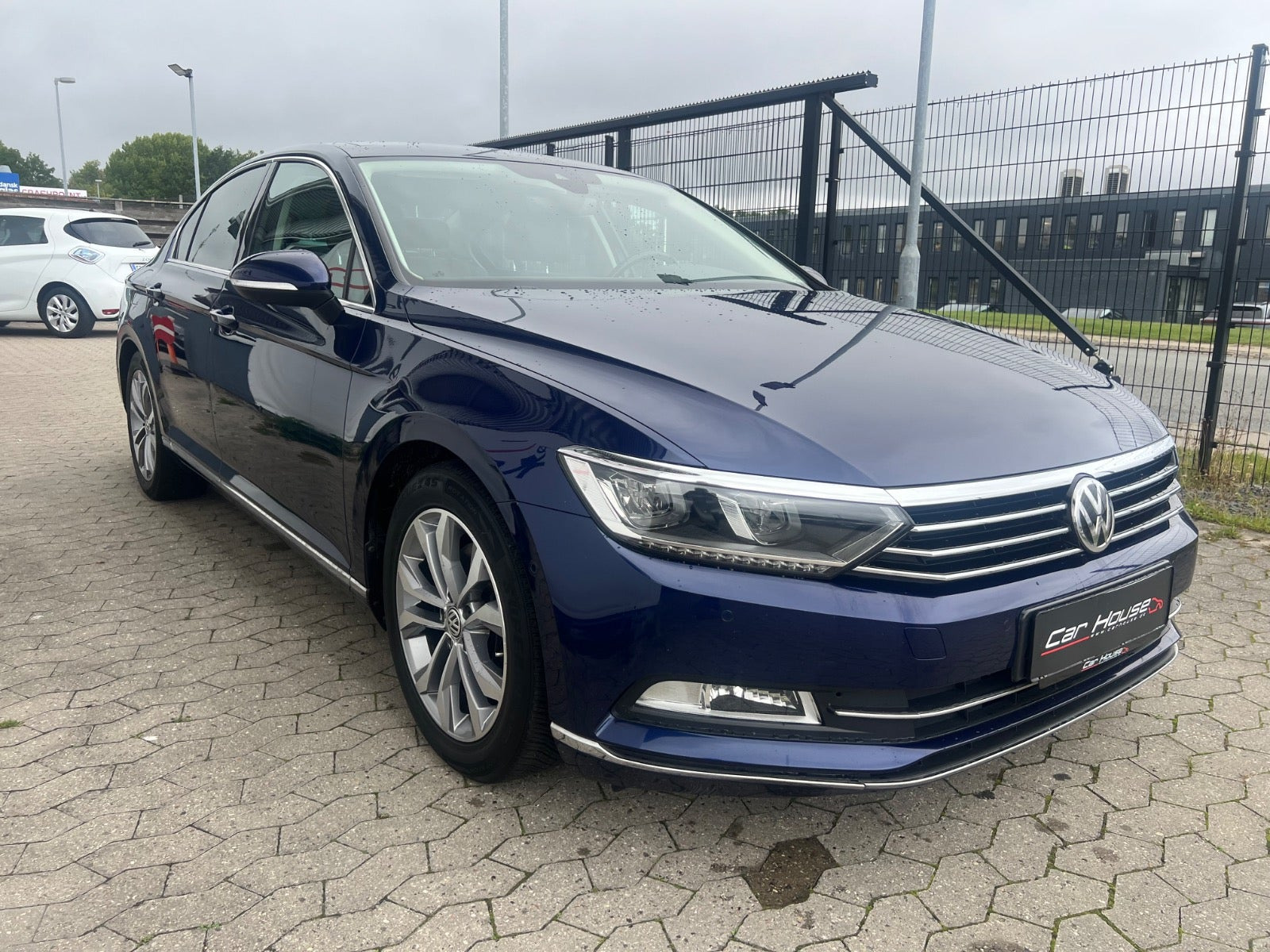 Blå VW Passat fra 2018