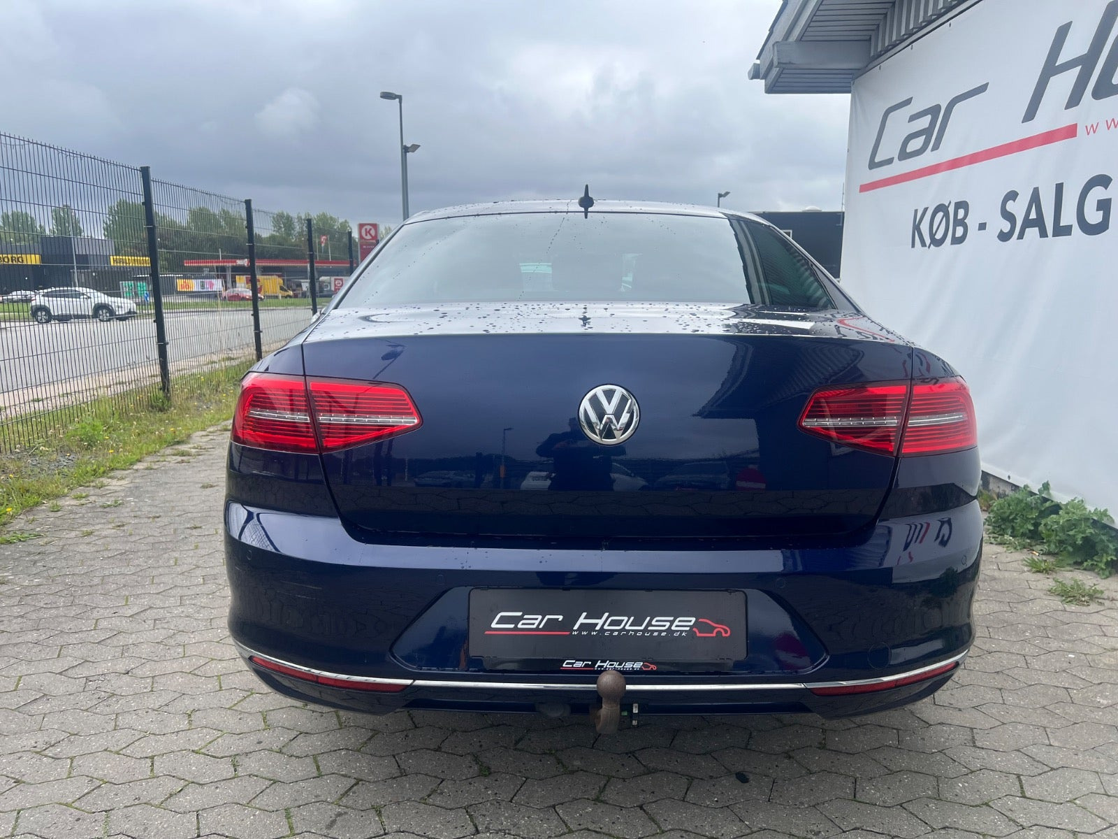 Blå VW Passat fra 2018