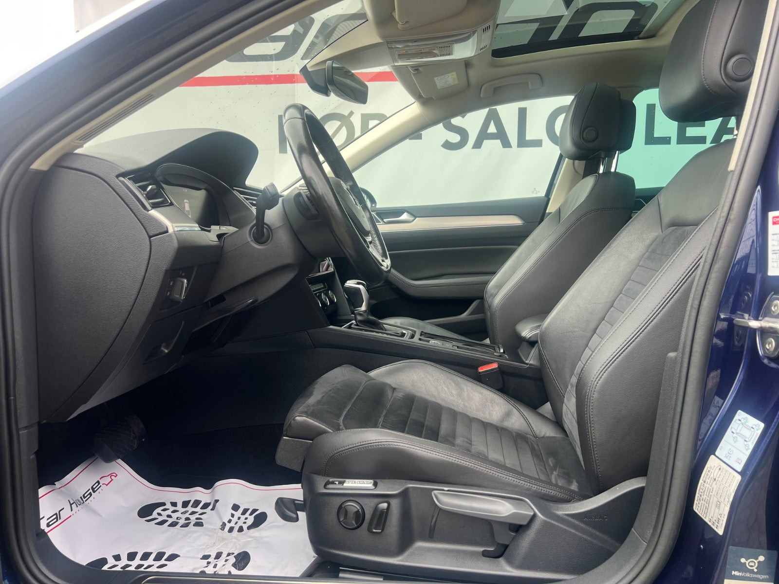 Blå VW Passat fra 2018